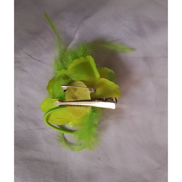 Vintage Green Floral Hair Clip Barrette Brooch Pin Flower With Feathers - Picture 2 of 2